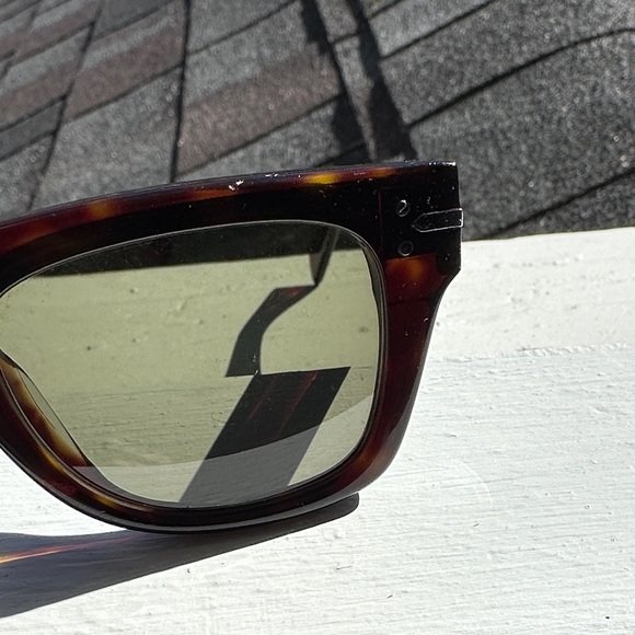 Céline Classic Tortoise Shell Sunglasses - Picture 3 of 9